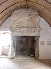 Cheminée monumentale de la salle d'audience.