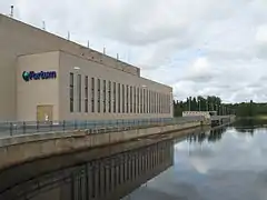 La centrale vue de l'arrière.