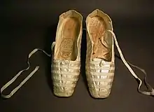 A. Souliers de mariage de la Reine Victoria 1840.