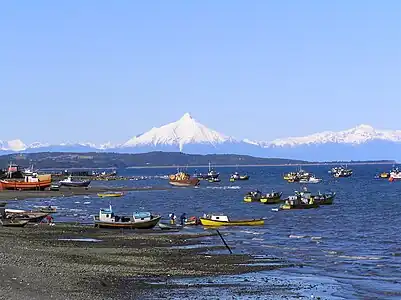 Le volcan Corcovado vu depuis la côte de Quellon