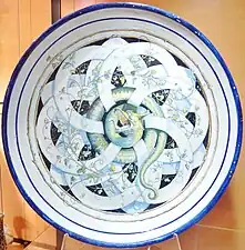 Assiette Décor aux serpents, d'après un dessin de Yan Dargent.