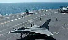 Avion « multirôle » Rafale de l'Aéronavale, l'aviation embarquée de la Marine.