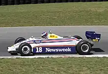 Vue du flanc gauche de la March 821.