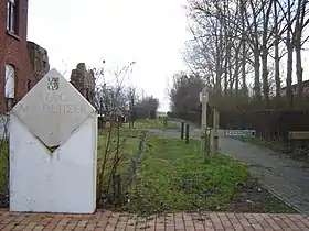 Borne de démarcation à la vieille gare