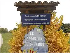 Entrée principale du "Jardin du Bois-Marquis" à Vernioz.