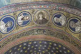 Médaillons de l'arche surmontant l'abside