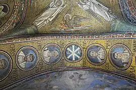 Médaillons de l'une des arches