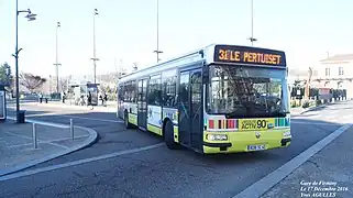Renault Agora S €3 au pôle multimodal de la gare de Firminy.