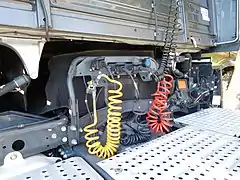 À l'arrière de la cabine d'un tracteur routier.