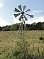 Petite éolienne, pompe à eau.