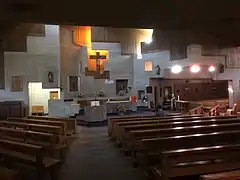 Église paroissiale de 1972, vue intérieure.