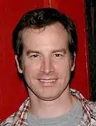 Rob Huebel interprète le Dr Owen Maestro