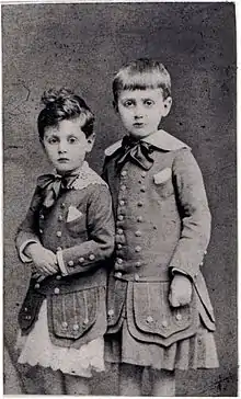 Robert son frère et Marcel, vers 1876.