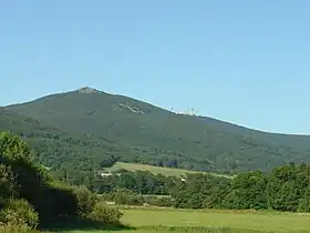 Vue du roc de Montalet, à gauche, et du puech de Rascas, à droite.