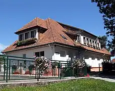 École maternelle intercommunale (ancienne mairie).