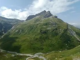 Vue depuis le nord-est des roches Merles dominant l'alpage de la Sausse.