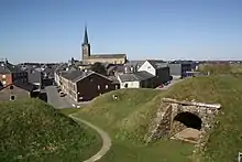 Vue sur les remparts et la ville de Rocroi