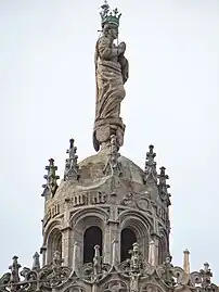 Clocher : lanterne et statue de la Vierge.