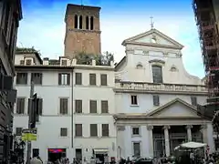 Vue de l'ensemble, avec le petit campanile roman.