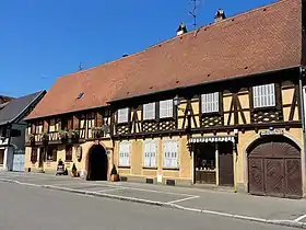 Maisons (XVIe),63-65 rue du Général-de-Gaulle.