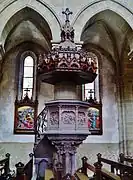 La chaire à prêcher.