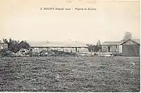 Vue du village en reconstruction avec ses maisons provisoires vers 1920.