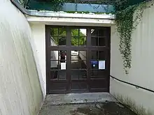 Portes d'accès à la station Royal-Hôtel.