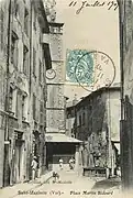 Place Martin Bidouré à Saint-Maximin-la-Sainte-Baume.