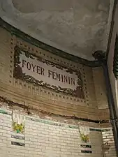 Céramique située dans le porche de l'entrée.