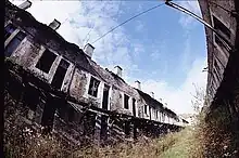 Etat en 1990 de la rue Barbezat (habitat ouvrier) alors laissée à l'abandon, pillée avant mise en vente.