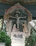 Calvaire en pierre rénové.