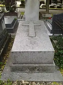 Sépulture DUBOIS-DESCOURS de la MAISONFORT. Concession perpétuelle no 224 P de 1848 (division 5 - ligne 3 - tombe 1 - Avenue Cordier).