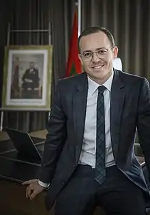 Hakim Hajoui (en) (1983-), ambassadeur du Maroc à Londres depuis 2020, petit-fils du Dr Abderrahmane Zniber.