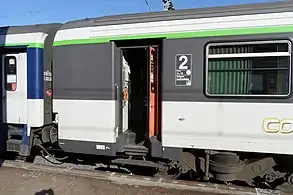 Porte ouverte d'une Vtu de 2e classe.