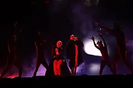 Scarlet interprétant Circus X.