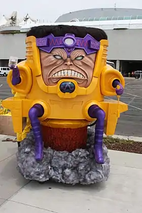 Cosplay de MODOK.