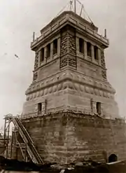 Le socle, avant d'accueillir "Miss Liberty".