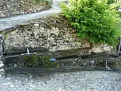 Abreuvoirs dans le village.