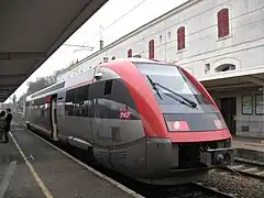 …et autorail X 73500.