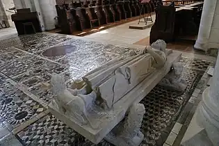 Pavement de l'abbatiale de Saint-Benoît-sur-Loire, France, XIIe siècle.