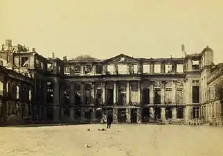 Le château de Saint-Cloud en ruine après 1870.