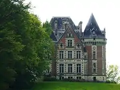 Le château de Puycharnaud.