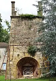 Haut-fourneau de la forge du Moulinet.