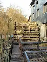 Roue à aubes du moulin.
