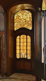 Porte d'accès au grand salon depuis le grand hall.