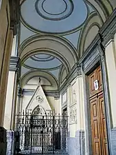 Le vestibule du porche