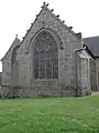 Le transept nord et la sacristie de l'église Saint-Médard, ancienne chapelle seigneuriale du XVe siècle.