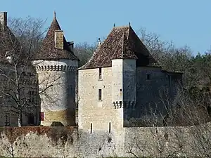 La tour nord et la chapelle.