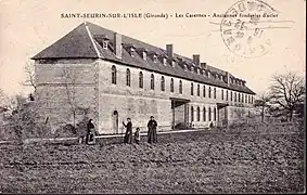 Les casernes, anciennes fonderies d'acier.