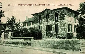La mairie et l'école.